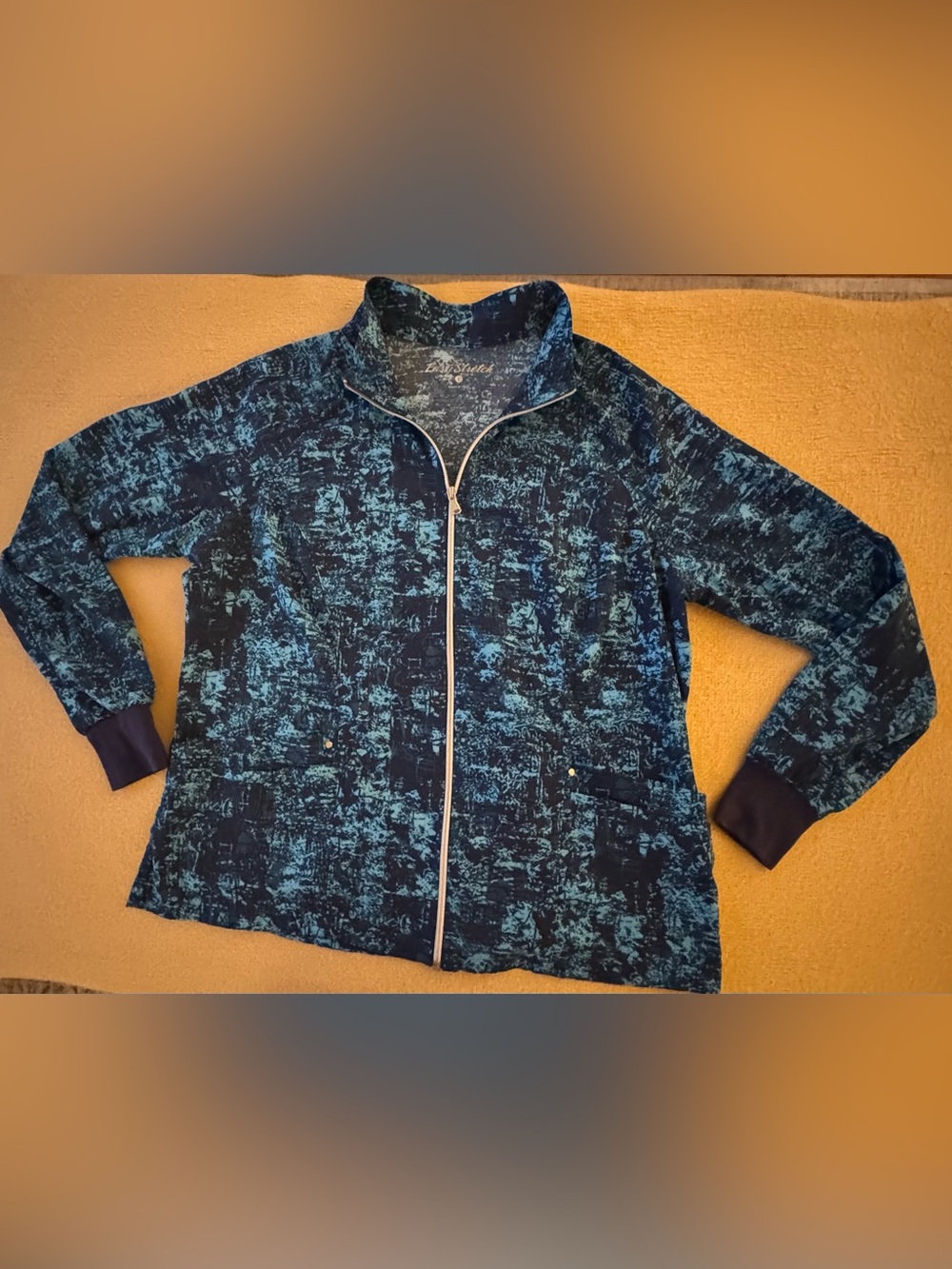 Women’s Navy & Teal Patterned Lightweight Zip-Front Scrub Jacket